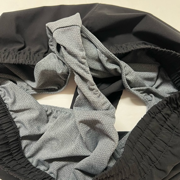 Vuori Black 4 Way Stretch Moisture Wicking Clementine 2.0 Short Size L 2.5 - Picture 4 of 5